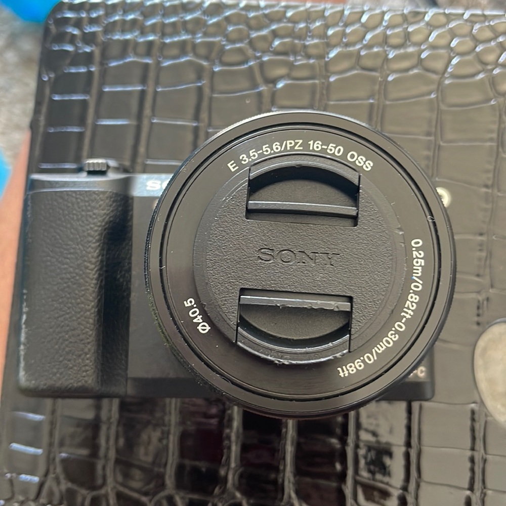 Camera …. Gently used … brought a new one so not needed anymore .